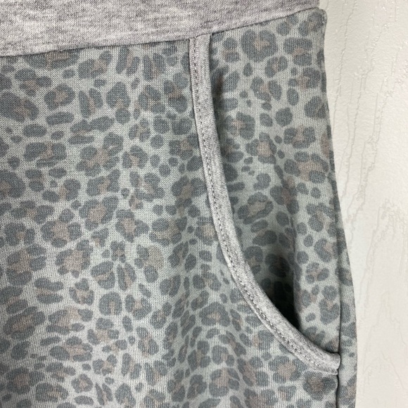 Women’s Gray Leopard Print Joggers with Pockets - Picture 4 of 7